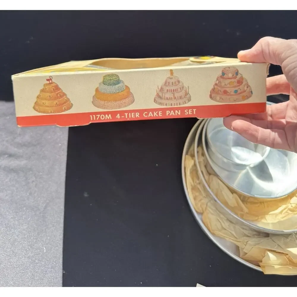 Vintage Mirro 4-Tier Cake Pan Set FT-902 Original Box Mid Century Wedding Cake